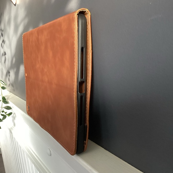 iPad Cover for Generations 7,8,9. - Picture 13 of 13